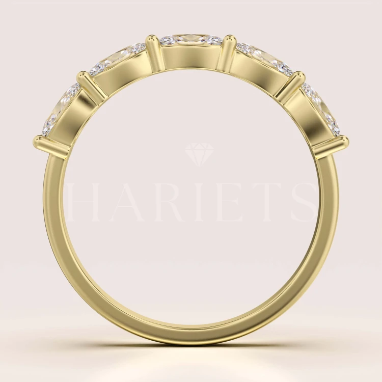 bague-avec-cinq-moissanites-1-5ct-taille-ovale-face-or-jaune-ovalia-hariets