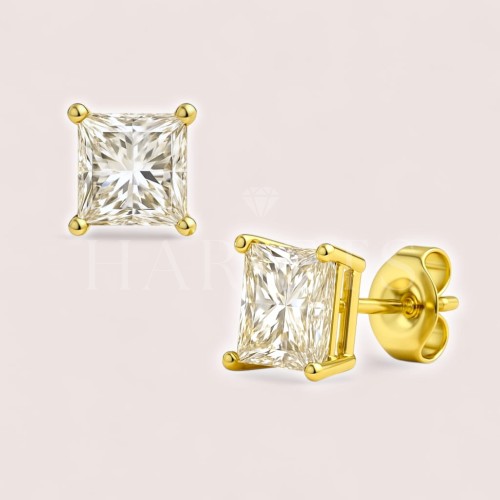 boucles-oreilles-puces-argent-dore-avec-moissanites-taille-princess-1ct-hariets.