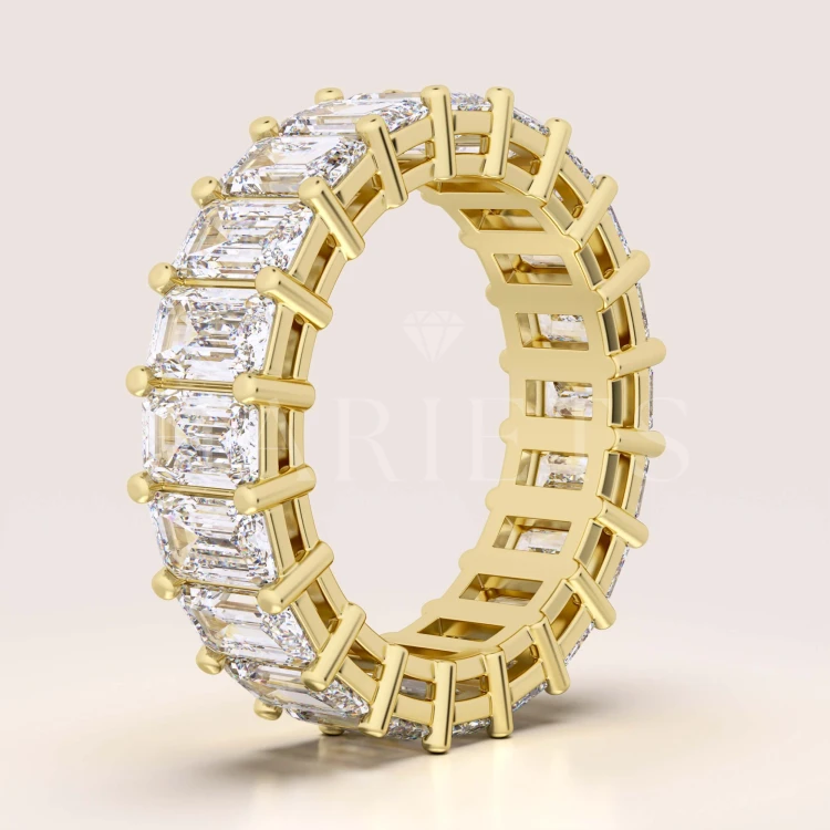 bague-eternity-avec-moissanites-taille-emeraude-profil-or-jaune-hariets