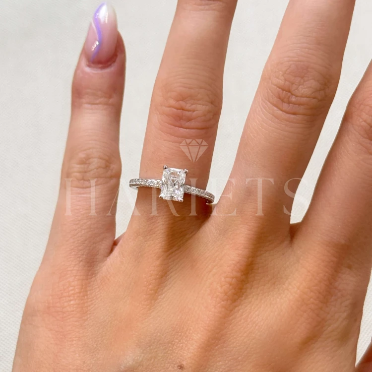 bague-pavé-diamant-laboratoire-1ct-taille-radiant-au-doigt-or-venice-hariets