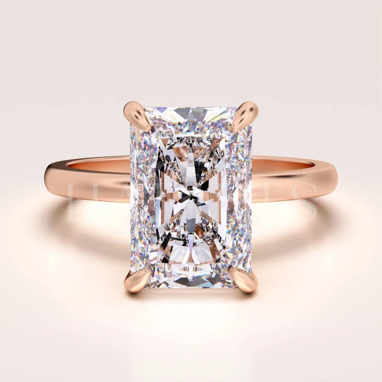 bague-de-fiançailles-royal-stones-moissanite-5ct-taille-radiant-or-rose-avalon-hariets.jpg