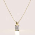 collier-en-or-avec-moissanite-taille-emerald-or-jaune-mellow-hariets.jpg