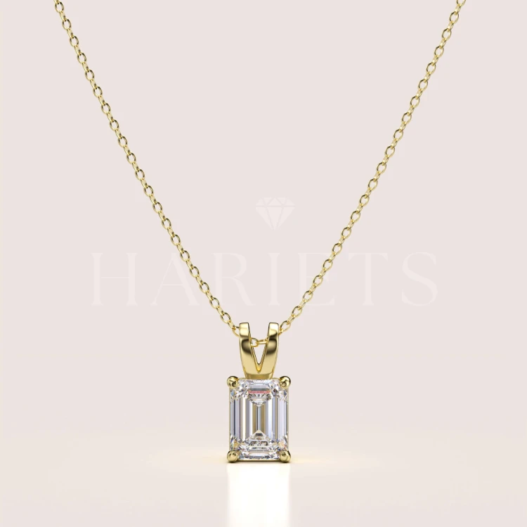 collier-en-or-avec-moissanite-taille-emerald-or-jaune-mellow-hariets.jpg
