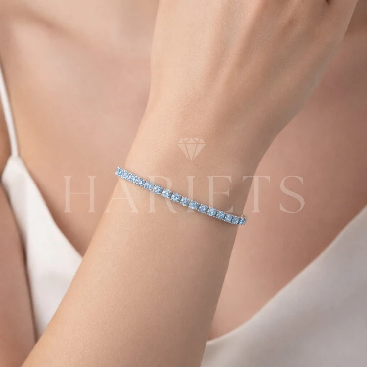 bracelet-tennis-avec-moissanites-bleues-3mm-argent-925-sur-le-modele-hariets.jpg