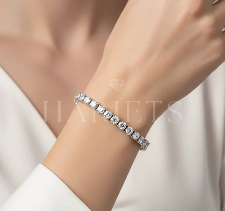 bracelet-tennis-avec-moissanites-5mm-or-sur-le-modele-hariets.jpg