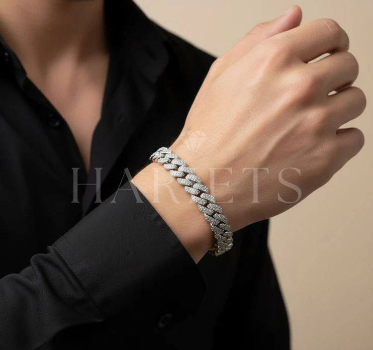 bracelet-cubain-avec-moissanites-largeur-8mm-argent-925-sur-le-modele-hariets.jpg