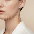clous-d-oreilles-avec-moissanite-bleue-1ct-argent-925-sur-le-modele-hariets.jpg