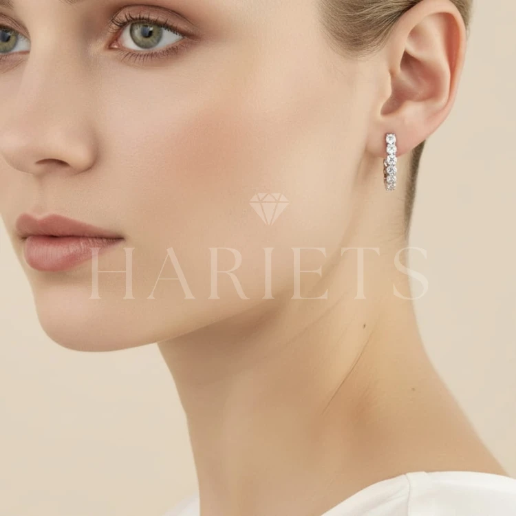 boucles-d-oreilles-creoles-avec-moissanites-3mm-a-clip-argent-925-eternity-sur-l-oreille-hariets.jpg