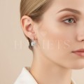 boucles-d-oreilles-halo-avec-moissanites-1ct-a-clip-argent-925-sur-l-oreille-hariets.jpg