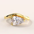 bague-fiancailles-moissanite-1_5ct-taille-poire-argent-dore-icon-hariets.jpg