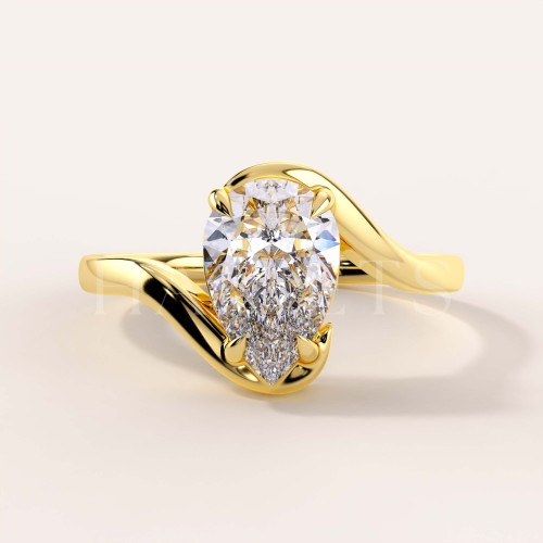 bague-moissanite-taille-poire-1_5ct-anneau-courbe-or-jaune-muse-hariets.jpg