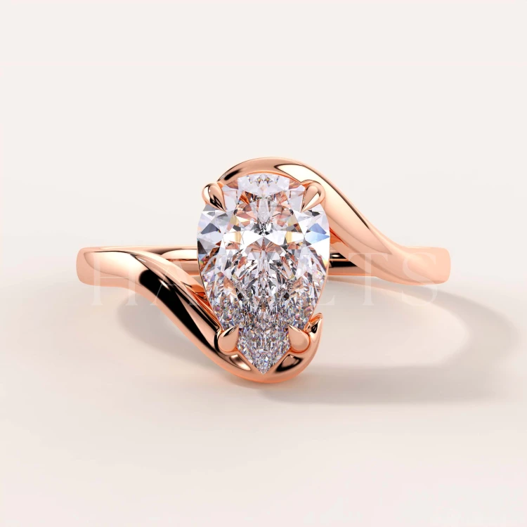 bague-moissanite-taille-poire-1_5ct-anneau-courbe-or-rose-muse-hariets.jpg