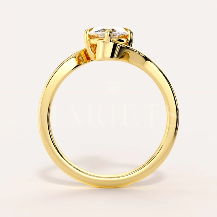 bague-moissanite-taille-marquise-2ct-anneau-courbe-or-jaune-avant-muse-hariets.jpg
