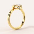 bague-moissanite-taille-marquise-2ct-anneau-courbe-or-jaune-cote-muse-hariets.jpg