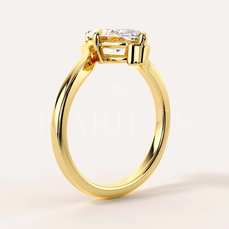 bague-moissanite-taille-marquise-2ct-anneau-courbe-or-jaune-cote-muse-hariets.jpg