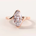 bague-moissanite-taille-marquise-2ct-anneau-courbe-or-rose-muse-hariets.jpg