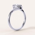 bague-moissanite-taille-poire-1_5ct-anneau-courbe-argent-cote-muse-hariets.jpg