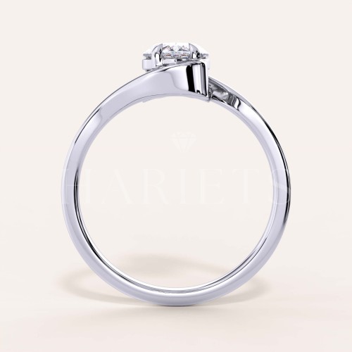 bague-moissanite-taille-poire-1_5ct-anneau-courbe-argent-avant-muse-hariets.jpg