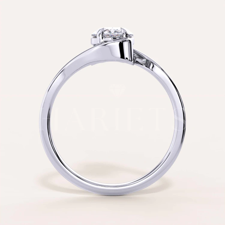 bague-moissanite-taille-poire-1_5ct-anneau-courbe-argent-avant-muse-hariets.jpg