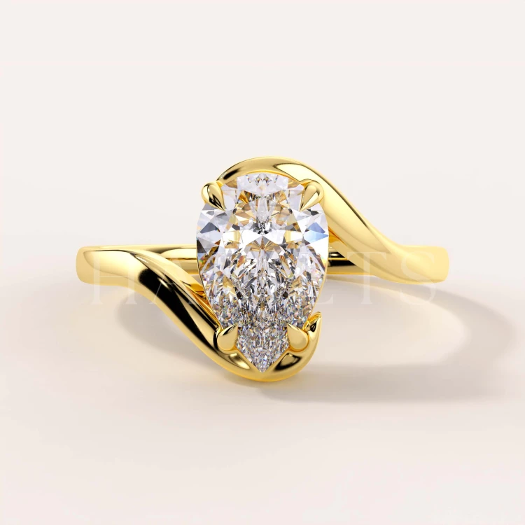bague-moissanite-taille-poire-1_5ct-anneau-courbe-argent-dore-muse-hariets.jpg
