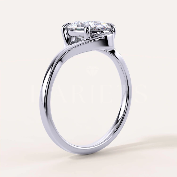 bague-moissanite-taille-ovale-2ct-anneau-courbe-argent-cote-muse-hariets.jpg