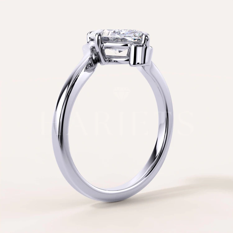 bague-moissanite-taille-marquise-2ct-anneau-courbe-argent-cote-muse-hariets.jpg