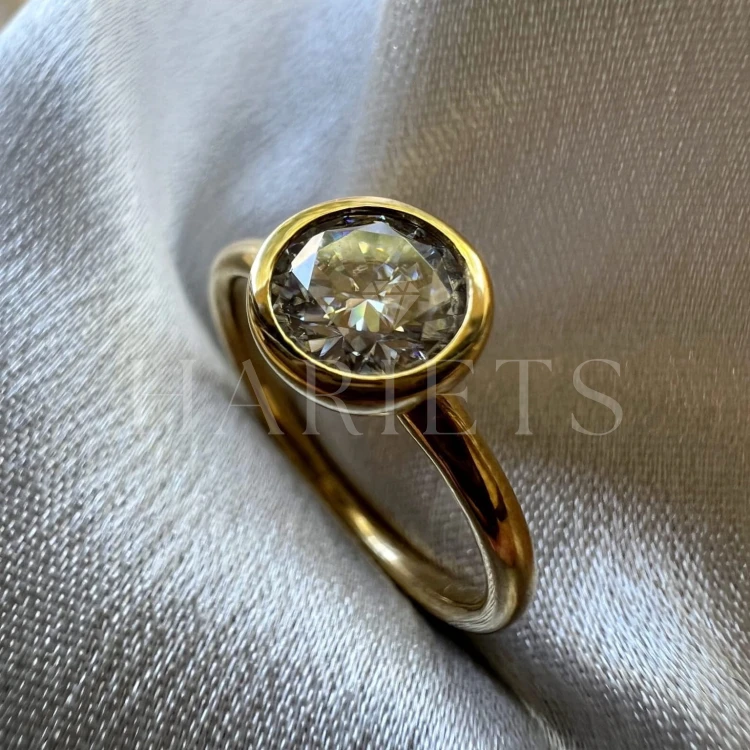 bague-fiancailles-bezel-hope-diamant-de-laboratoire -1ct-taille-brillant-or-jaune-hariets.jpg