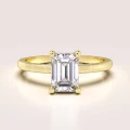 bague-de-fiançailles-solitaire-verity-diamant-de-laboratoire-1ct-taille-émeraude-or-jaune-hariets.