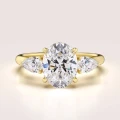 bague-de-fiancailles-trinity-seraphina-diamant-de-laboratoire-2ct-pierre-centrale-taille-ovale-or-jaune-hariets.jpg
