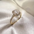 bague-de-fiancailles-halo-stardust-diamant-de-laboratoire-1ct-taille-emeraude-zoom-profil-or-jaune-hariets.jpg