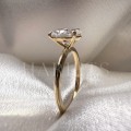 bague-de-fiançailles-solitaire-lumiere-diamant-de-laboratoire-1-5ct-poire-or-jaune-gros-plan-profil-hariets.jpg