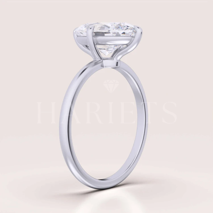 bague-de-fiançailles-royal-stones-stella-moissanite-3_5ct-taille-ovale-côté-argent-hariets.jpg