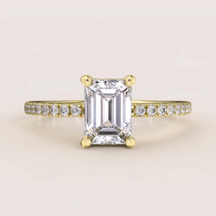 bague-de-fiançailles-halo-moissanite-1ct-taille-émeraude-or-jaune-côté-venice-hariets.jpg