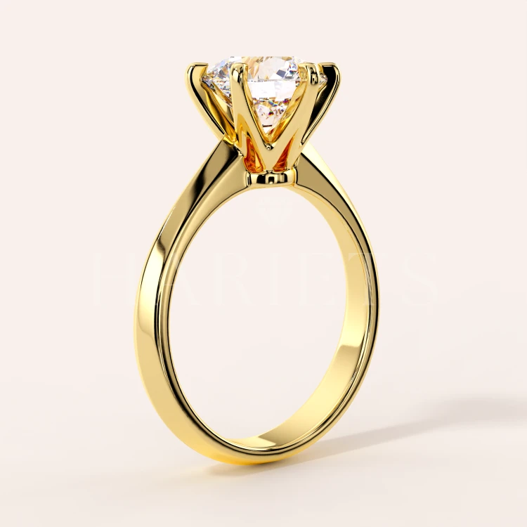 bague-de-fiancailles-avec-diamant-de-laboratoire-1_5ct-taille-brillant-or-jaune-vue-de-côté-solitaire-dream-hariets.png