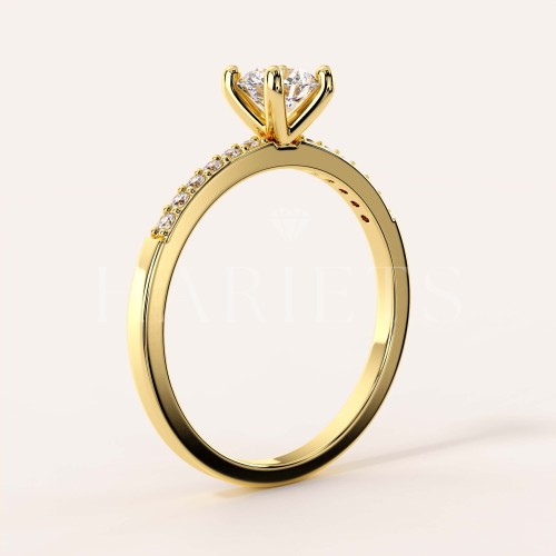 bague-fiancailles-halo-diamant-de-laboratoire-05ct-taille-brillant-or-jaune-vue-cote-aurielle-hariets.jpg