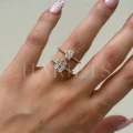 bague-de-fiançailles-halo-diamant-de-laboratoire-1ct-taille-ovale-or-jaune-sur-le-doigt-venice-hariets.JPG