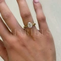 bague-de-fiancailles-solitaire-moissanite-2ct-taille-ovale-or-jaune-portee-au-doigt-noelle-hariets.jpg