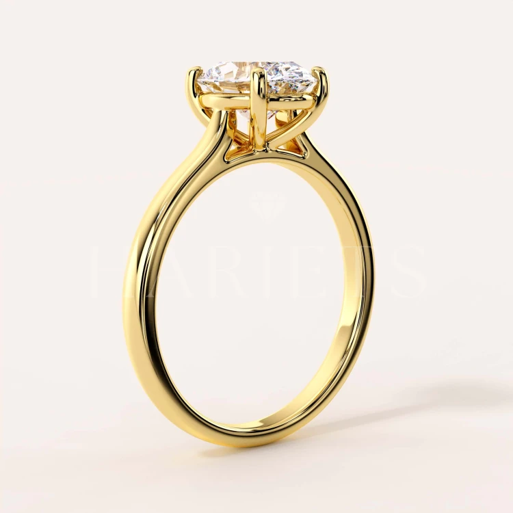 bague-de-fiancailles-solitaire-diamant-de-laboratoire-2ct-taille-ovale-or-jaune-vue-laterale-noelle-hariets.jpg