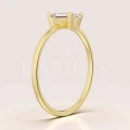 bague-fiancailles-petit-moissanite-0-5ct-taille-emeraude-cote-or-jaune-finesse-hariets.jpg