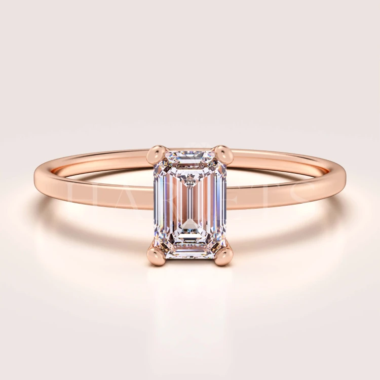bague-fiancailles-petit-moissanite-0-5ct-taille-emeraude-or-rose-finesse-hariets.jpg