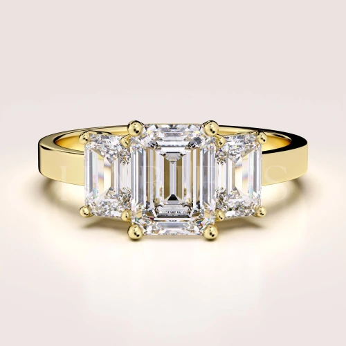 bague-de-fiancailles-trinity-moissanite-3ct-taille-emeraude-or-jaune-envy-hariets.jpg