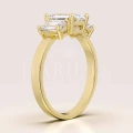 bague-de-fiancailles-trinity-moissanite-3ct-taille-emeraude-profil-or-jaune-envy-hariets.jpg