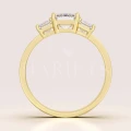 bague-de-fiancailles-trinity-moissanite-3ct-taille-emeraude-face-or-jaune-envy-hariets.jpg