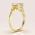 bague-fiancailles-moissanite-2ct-taille-ovale-côté-or-jaune-wings-hariets.jpg