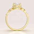 bague-fiancailles-moissanite-2ct-taille-ovale-face-or-jaune-wings-hariets.jpg