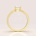 bague-fiancailles-solitaire-rapture-moissanite-1ct-taille-émeraude-face-or-jaune-hariets.jpg