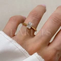 bague-fiancailles-solitaire-rapture-moissanite-1ct-taille-émeraude-au-doigt-or-jaune-hariets.jpg