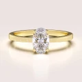 bague-de-fiancailles-solitaire-astra-moissanite-1ct-taille-ovale-or-jaune-hariets.jpg