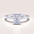 bague-de-fiançailles-solitaire-verity-moissanite-1ct-taille-radiant-or-blanc-hariets.jpg