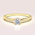 bague-de-fiancailles-solitaire-blink-moissanite-0-3ct-taille-brillant-or-jaune-hariets.jpg